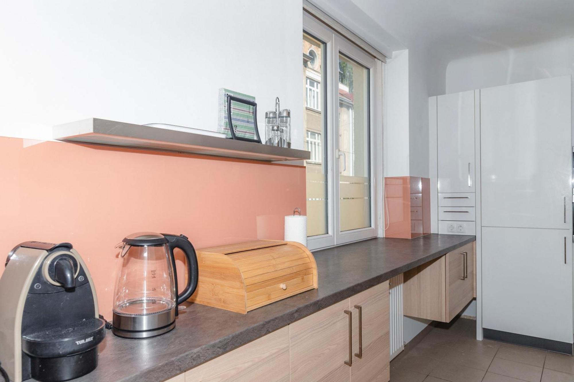 Beautiful 2-Bedroom Apartment Near Schoenbrunn 维也纳 外观 照片